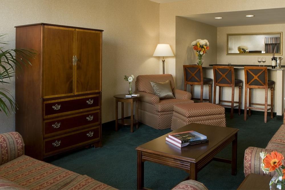 Holiday Inn Arlington At Ballston By Ihg Exterior photo