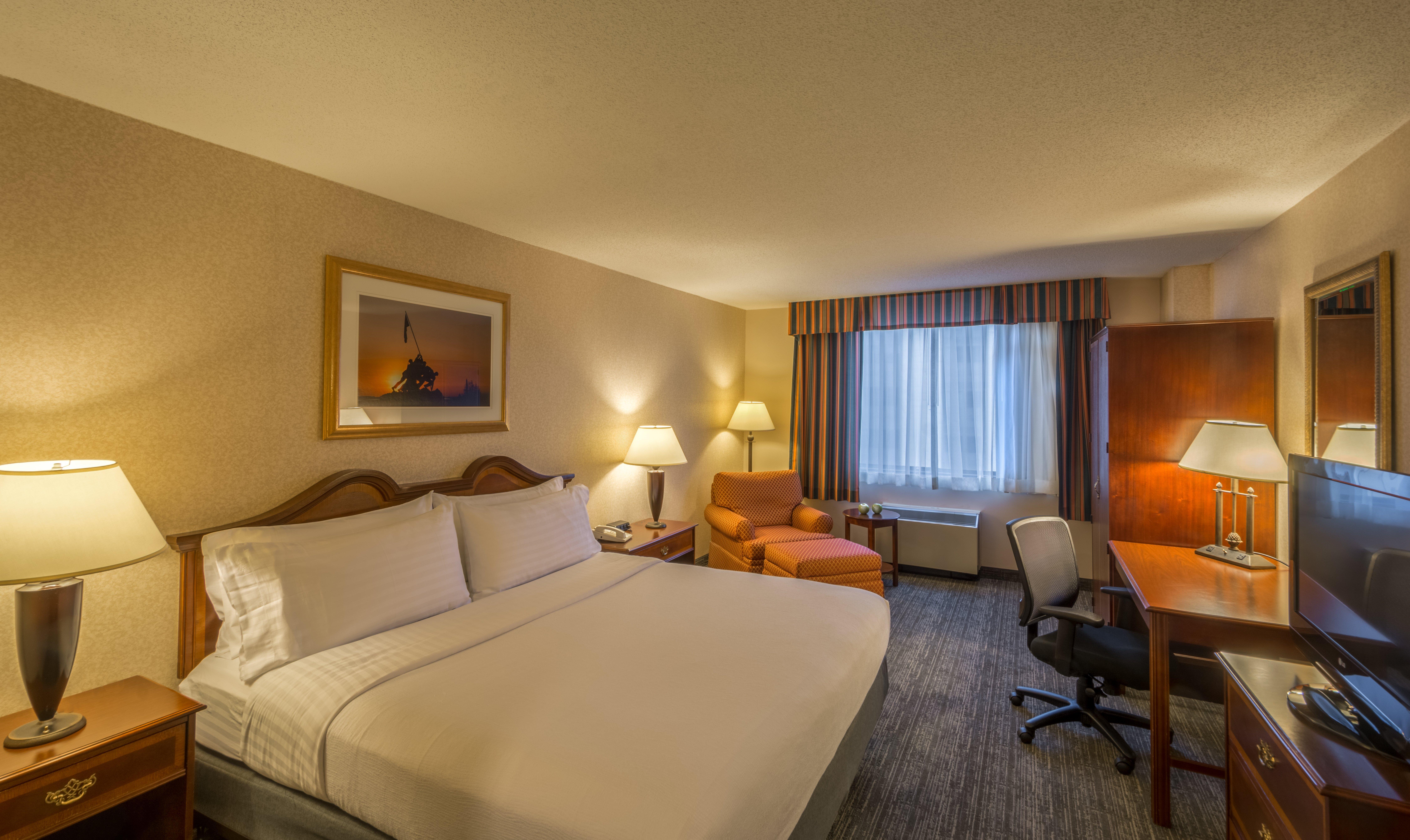 Holiday Inn Arlington At Ballston By Ihg Exterior photo