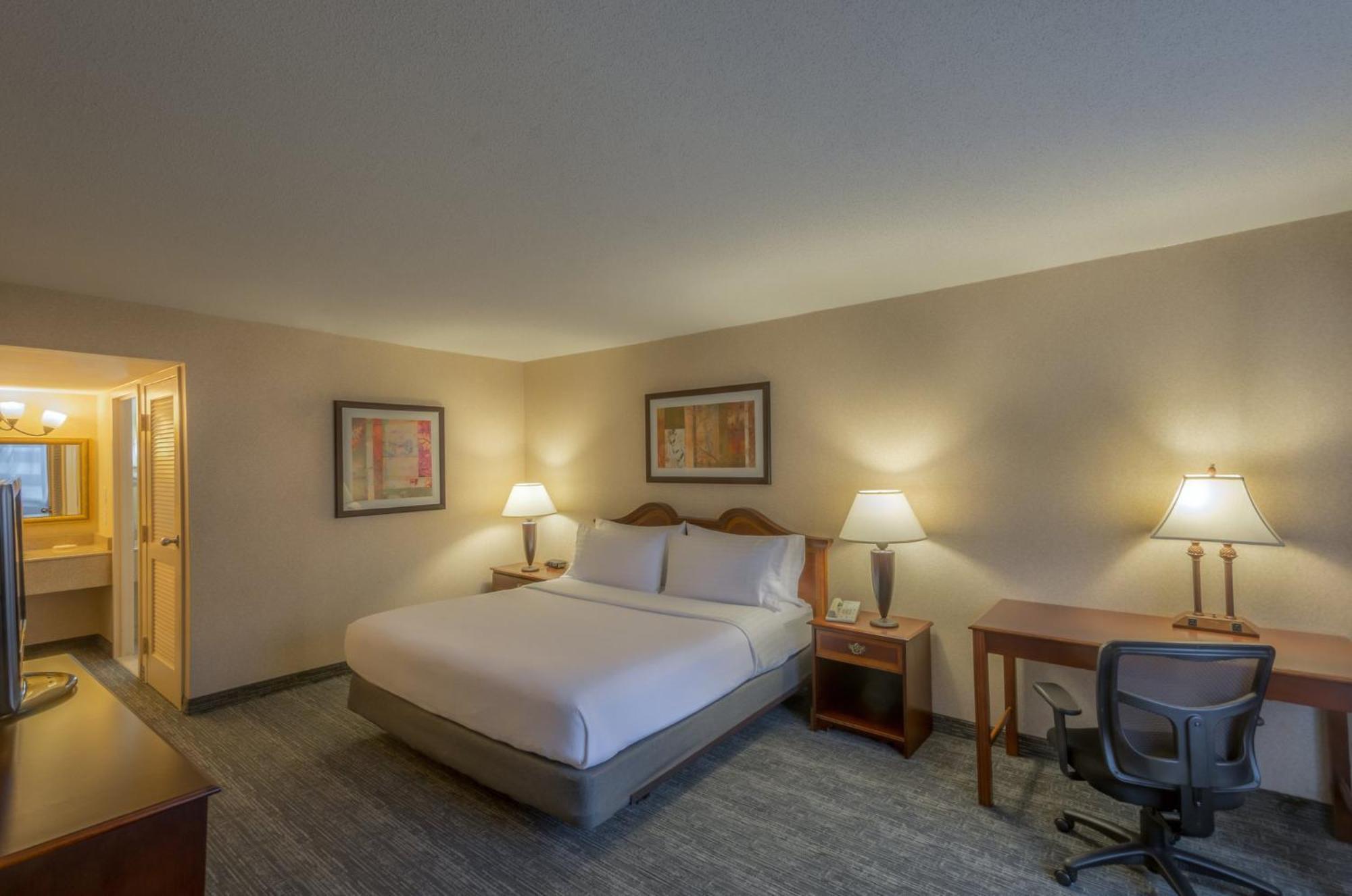 Holiday Inn Arlington At Ballston By Ihg Exterior photo