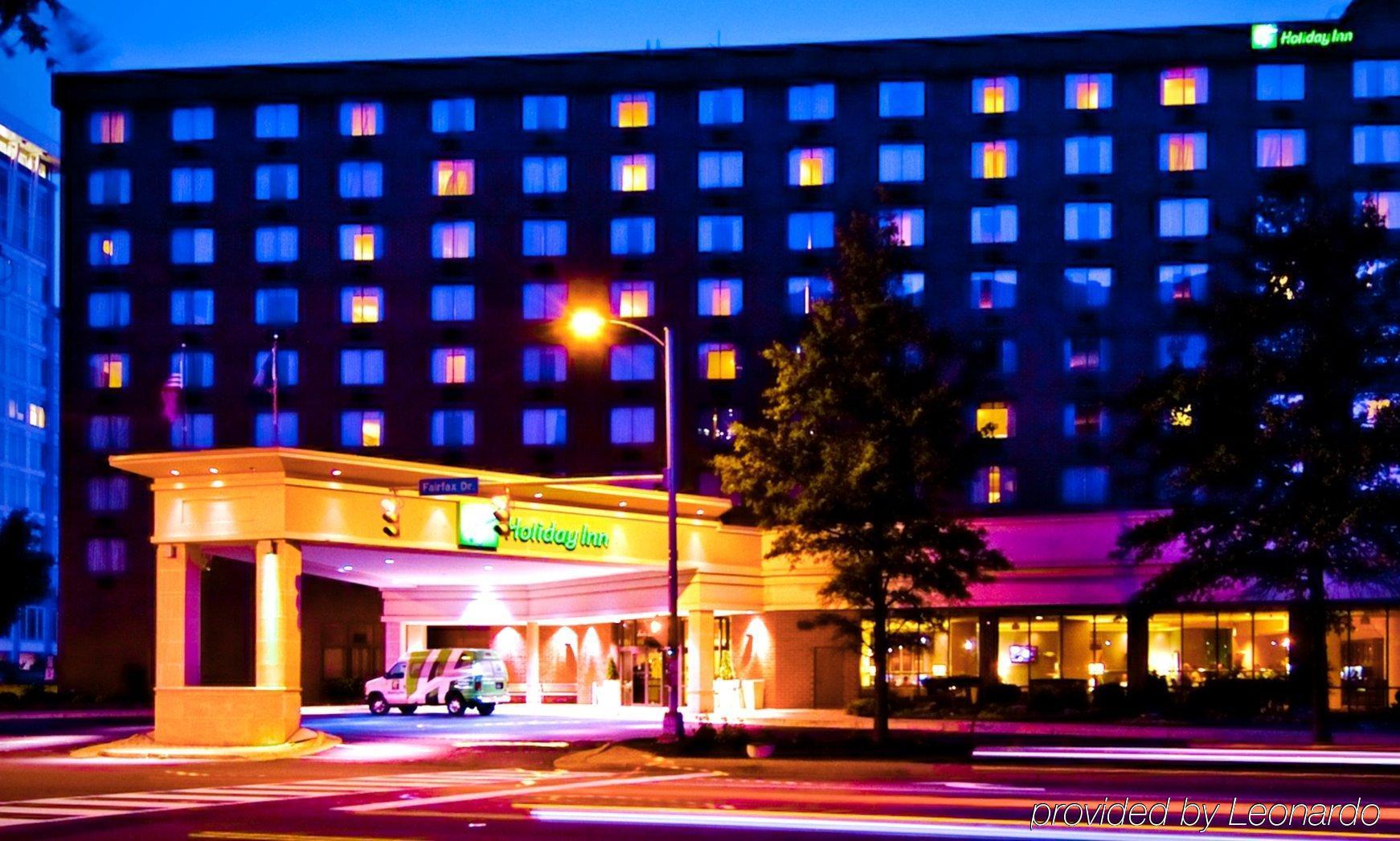 Holiday Inn Arlington At Ballston By Ihg Exterior photo